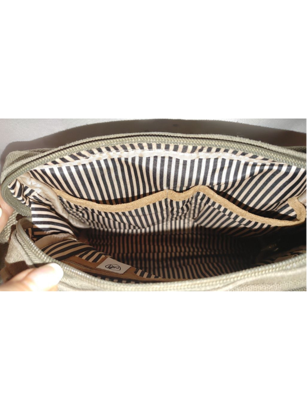 Travelon Anti-Theft Heritage RFID Crossbody Bag in Sage - Picture 10 of 12